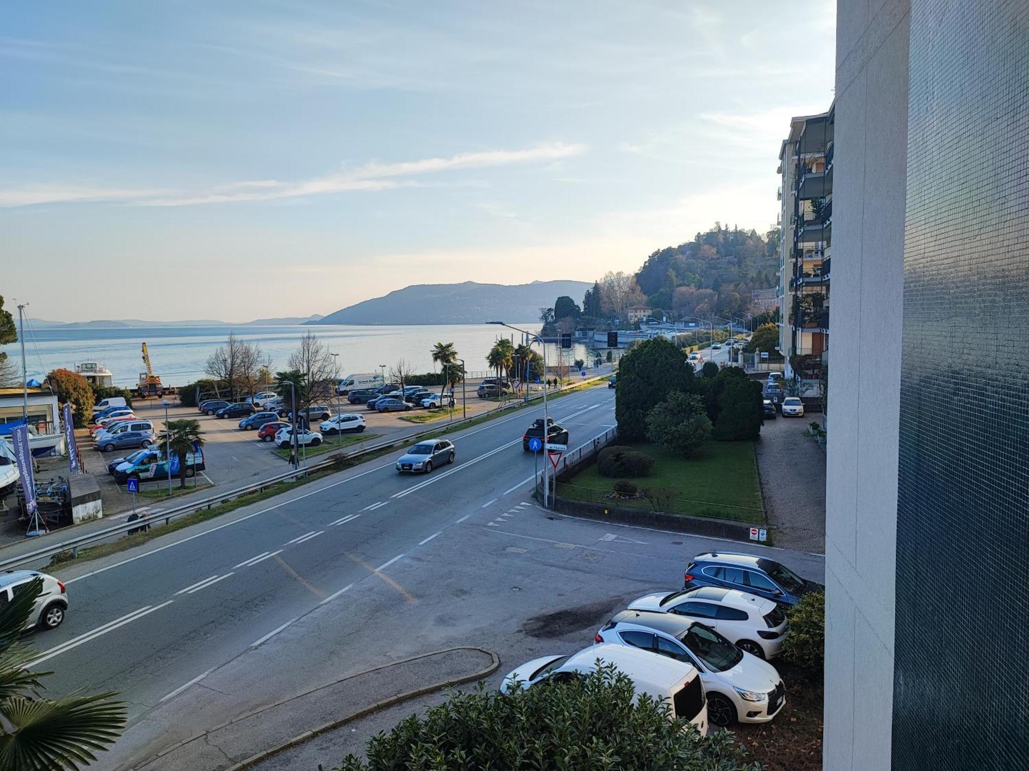 Appartamento Chic Vista Lago - Casa Janis Verbania Exterior foto